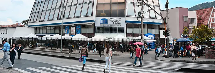 Fachada de la Escuela de Artes y Letras en Bogotá, institución donde Steven Vargas se formó profesionalmente en diseño gráfico digital